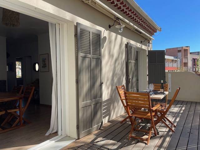 LOCATIONS VACANCES T3 refait à neuf – Centre-ville du Lavandou