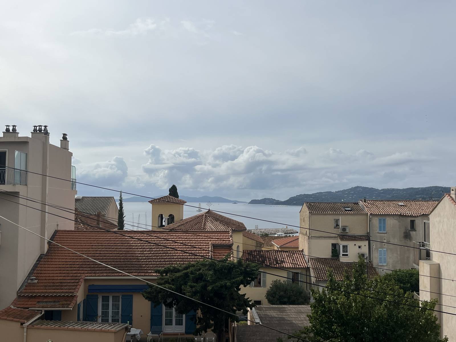 4 pièces 115.02 m² Appartement T4 vue mer - Centre ville LE LAVANDOU