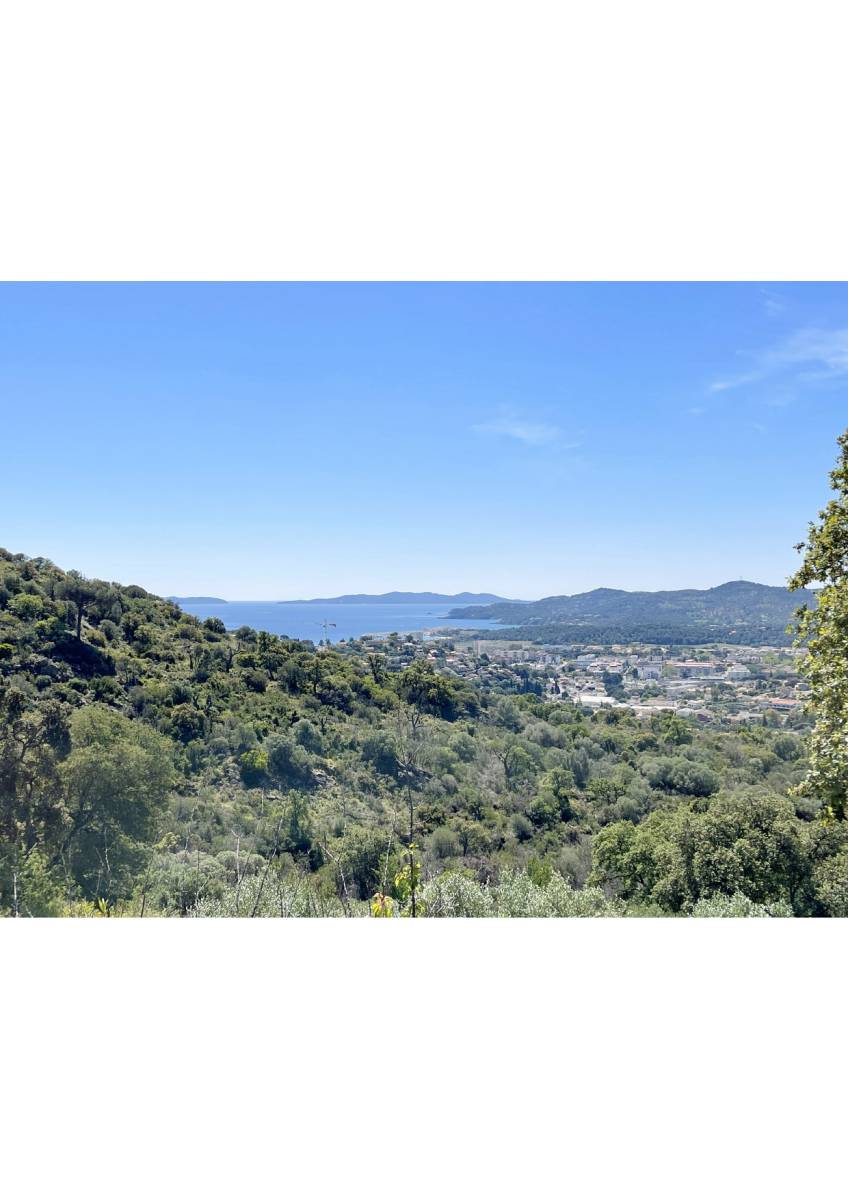 Vue mer et collines