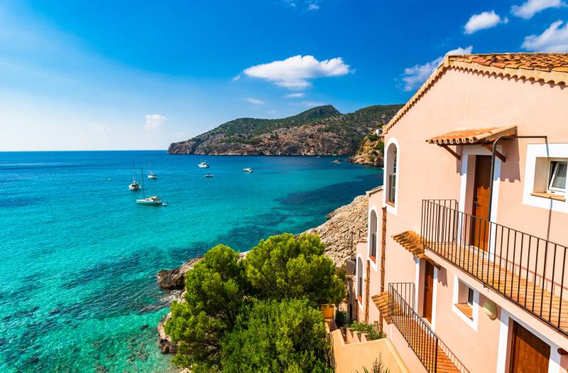 Estimation gratuite d’une villa vue mer avec piscine à Saint-Clair au Lavandou par une agence locale