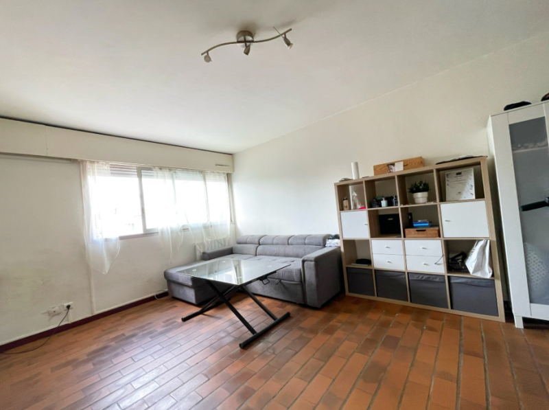 A VENDRE ! LE LAVANDOU au centre-ville - studio - proche de toutes les commodités et les plages