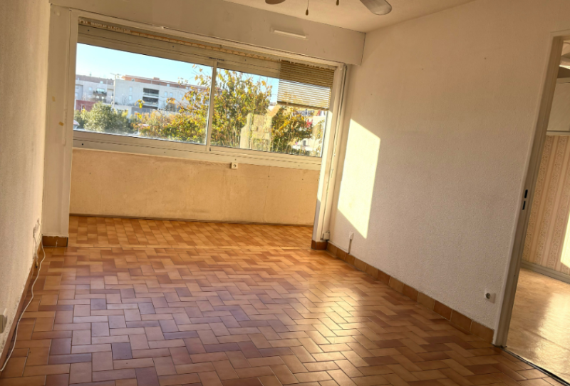 A VENDRE ! LE LAVANDOU au centre-ville - T2- proche de toutes les commodités et les plages