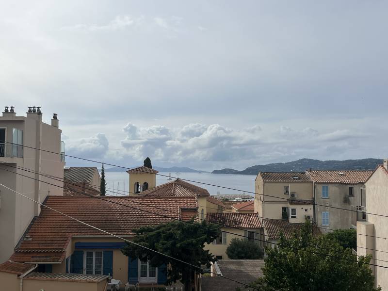 4 pièces 115.02 m² Appartement T4 vue mer - Centre ville LE LAVANDOU