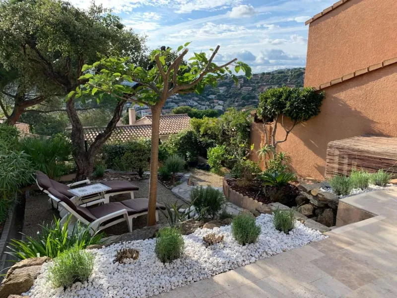 LOCATION VACANCES Maison 4 pièces climatisée - 6 personnes - Résidence avec piscine, terrain de tennis et terrain de pétanque.