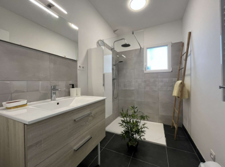 LOCATIONS VACANCES - 3 PIECES - PISCINE - TENNIS