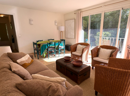 A VENDRE ! LE LAVANDOU proche centre-ville et plages - T3- Garage