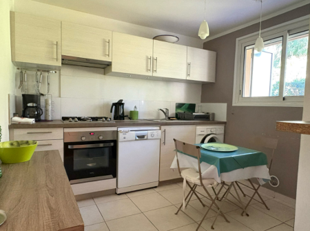 A VENDRE ! LE LAVANDOU proche centre-ville et plages - T3- Garage