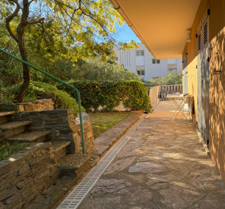 A VENDRE ! LE LAVANDOU proche centre-ville et plages - T3- Garage