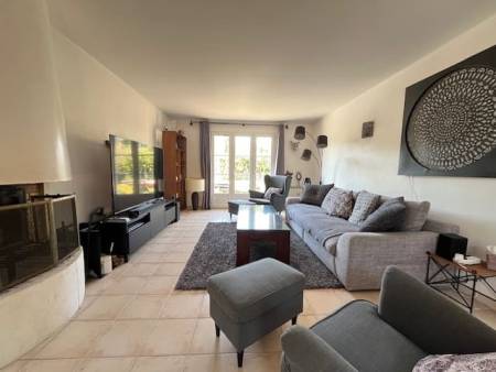 A VENDRE ! LE LAVANDOU - Villa de 166m² - Piscine - Environnement calme
