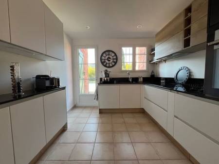 A VENDRE ! LE LAVANDOU - Villa de 166m² - Piscine - Environnement calme