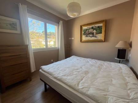 LOCATIONS VACANCES T3 refait à neuf – Centre-ville du Lavandou