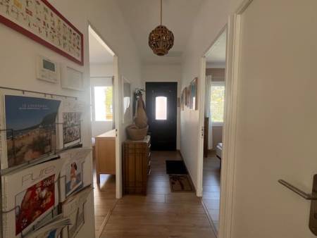 LOCATIONS VACANCES T3 refait à neuf – Centre-ville du Lavandou