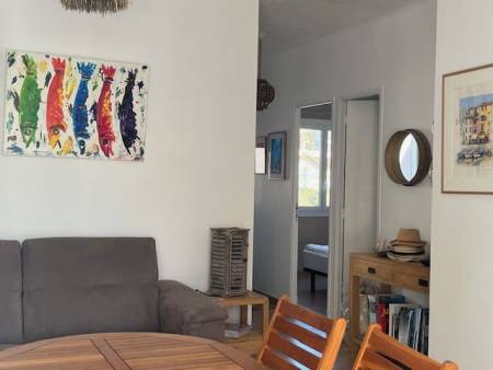 LOCATIONS VACANCES T3 refait à neuf – Centre-ville du Lavandou