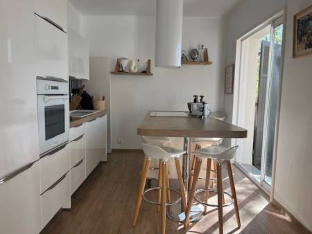 LOCATIONS VACANCES T3 refait à neuf – Centre-ville du Lavandou