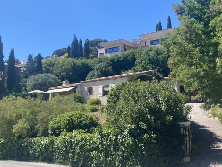 LOCATIONS VACANCES Charmante villa** vue mer LE LAVANDOU