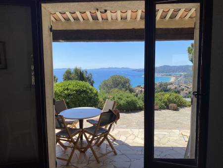 LOCATIONS VACANCES Charmante villa** vue mer LE LAVANDOU