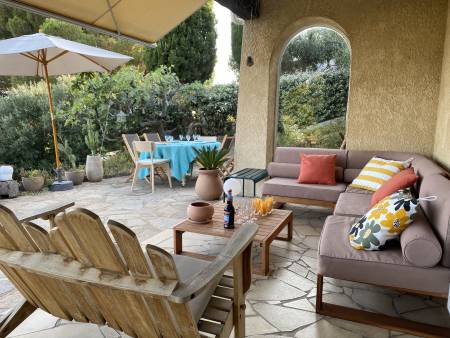 LOCATIONS VACANCES Charmante villa** vue mer LE LAVANDOU