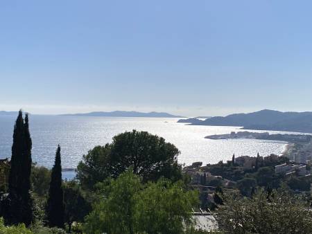 LOCATIONS VACANCES Charmante villa** vue mer LE LAVANDOU
