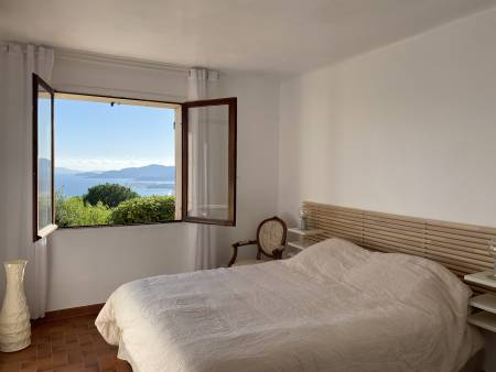 LOCATIONS VACANCES Charmante villa** vue mer LE LAVANDOU
