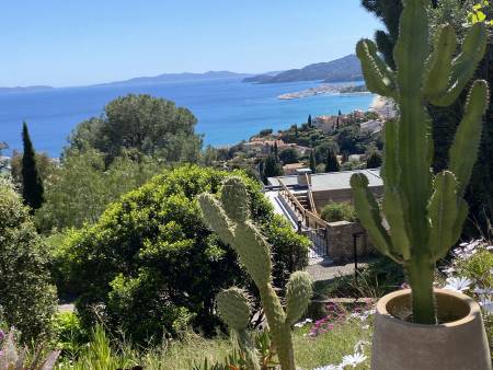 LOCATIONS VACANCES Charmante villa** vue mer LE LAVANDOU