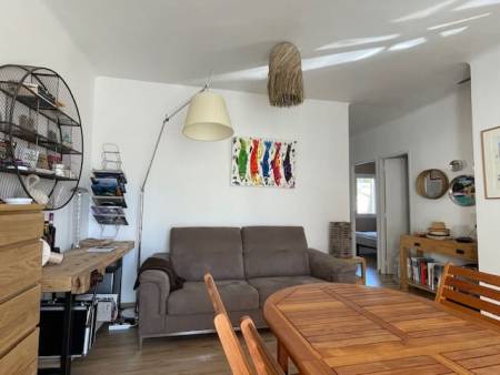 LOCATIONS VACANCES T3 refait à neuf – Centre-ville du Lavandou