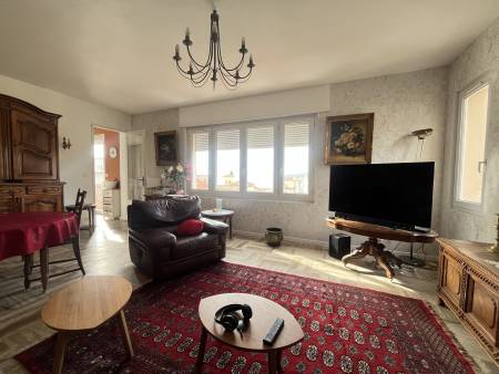 4 pièces 115.02 m² Appartement T4 vue mer - Centre ville LE LAVANDOU