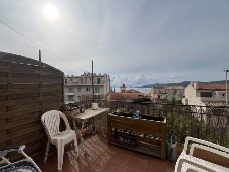 4 pièces 115.02 m² Appartement T4 vue mer - Centre ville LE LAVANDOU
