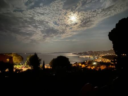 LOCATIONS VACANCES Charmante villa** vue mer LE LAVANDOU