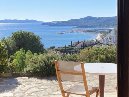 LOCATIONS VACANCES Charmante villa** vue mer LE LAVANDOU