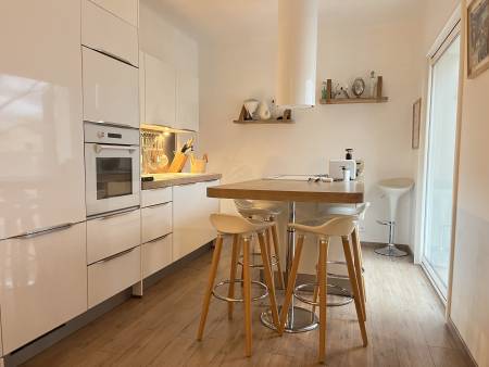 LOCATIONS VACANCES T3 refait à neuf – Centre-ville du Lavandou