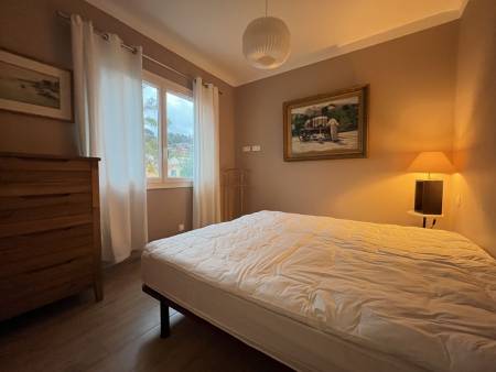 LOCATIONS VACANCES T3 refait à neuf – Centre-ville du Lavandou