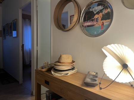 LOCATIONS VACANCES T3 refait à neuf – Centre-ville du Lavandou