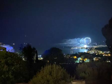 LOCATIONS VACANCES Charmante villa** vue mer LE LAVANDOU