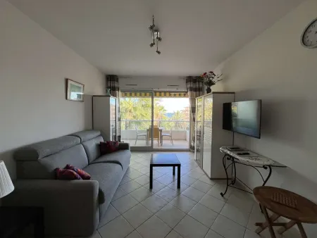 LOCATION VACANCES T2 CLIMATISÉ CENTRE-VILLE DU LAVANDOU