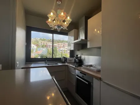 LOCATION VACANCES LUXUEUX APPARTEMENT VUE MER ET LE PORT