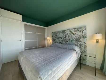 LOCATION VACANCES LUXUEUX APPARTEMENT VUE MER ET LE PORT