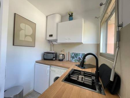 Studio cabine rénové et climatisé  à 100 m de la plage – Le Lavandou