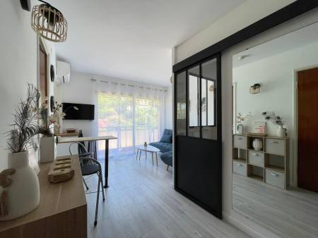 Studio cabine rénové et climatisé  à 100 m de la plage – Le Lavandou