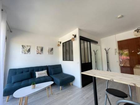 Studio cabine rénové et climatisé  à 100 m de la plage – Le Lavandou