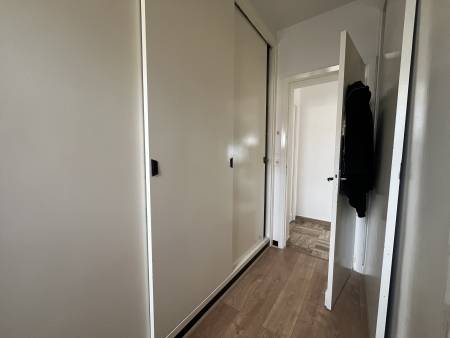 4 pièces 115.02 m² Appartement T4 vue mer - Centre ville LE LAVANDOU