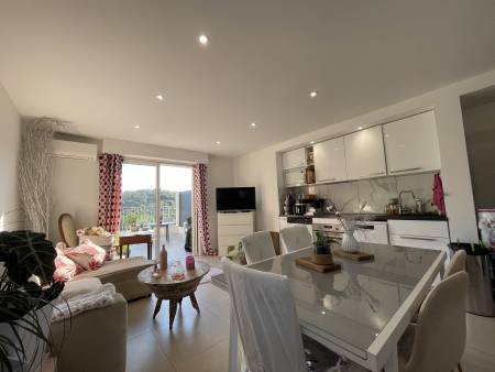 Location à l'année appartement T3 Rénové  à Bormes les Mimosas