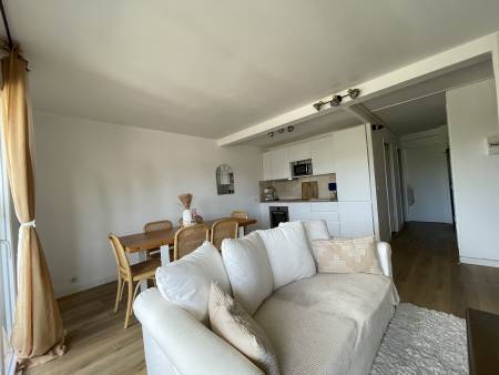 Appartement T2 rénové - Centre Ville du LAVANDOU - Parking - Lumineux - Climatisé