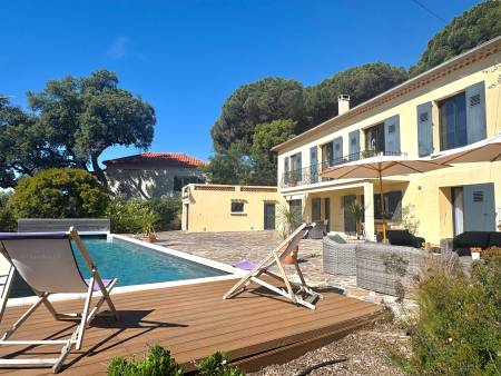 Belle villa familiale rénovée avec garages - Quartier du Mont des Roses à Bormes les Mimosas