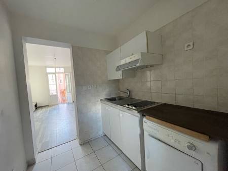 LOCATION A L'ANNEE MEUBLEE - Appartement T2 - Centre-Ville Le Lavandou