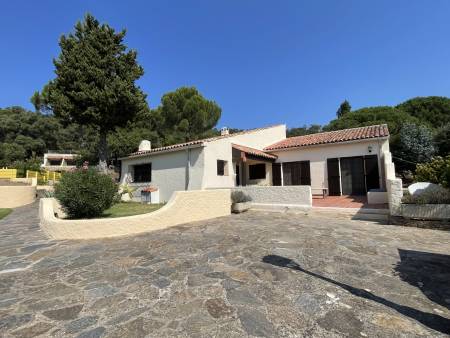 Villa dans la colline à BORMES LES MIMOSAS 9 pièces au charme Provençal