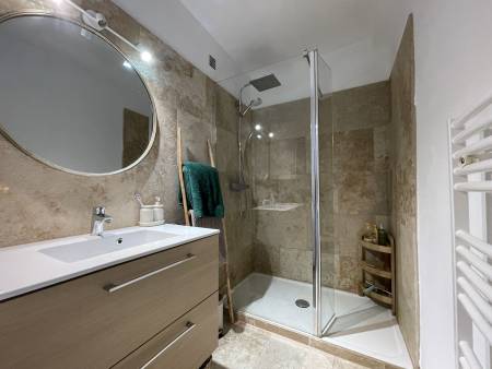 Appartement T2 rénové - Centre Ville du LAVANDOU - Parking - Lumineux - Climatisé