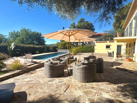 Belle villa familiale rénovée avec garages - Quartier du Mont des Roses à Bormes les Mimosas