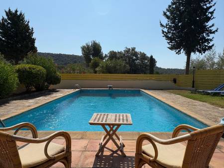Villa dans la colline à BORMES LES MIMOSAS 9 pièces au charme Provençal
