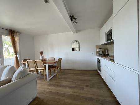 Appartement T2 rénové - Centre Ville du LAVANDOU - Parking - Lumineux - Climatisé