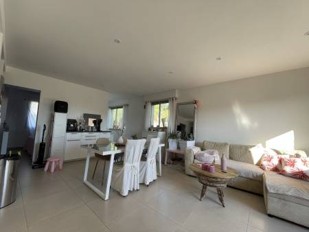 Location à l'année appartement T3 Rénové  à Bormes les Mimosas